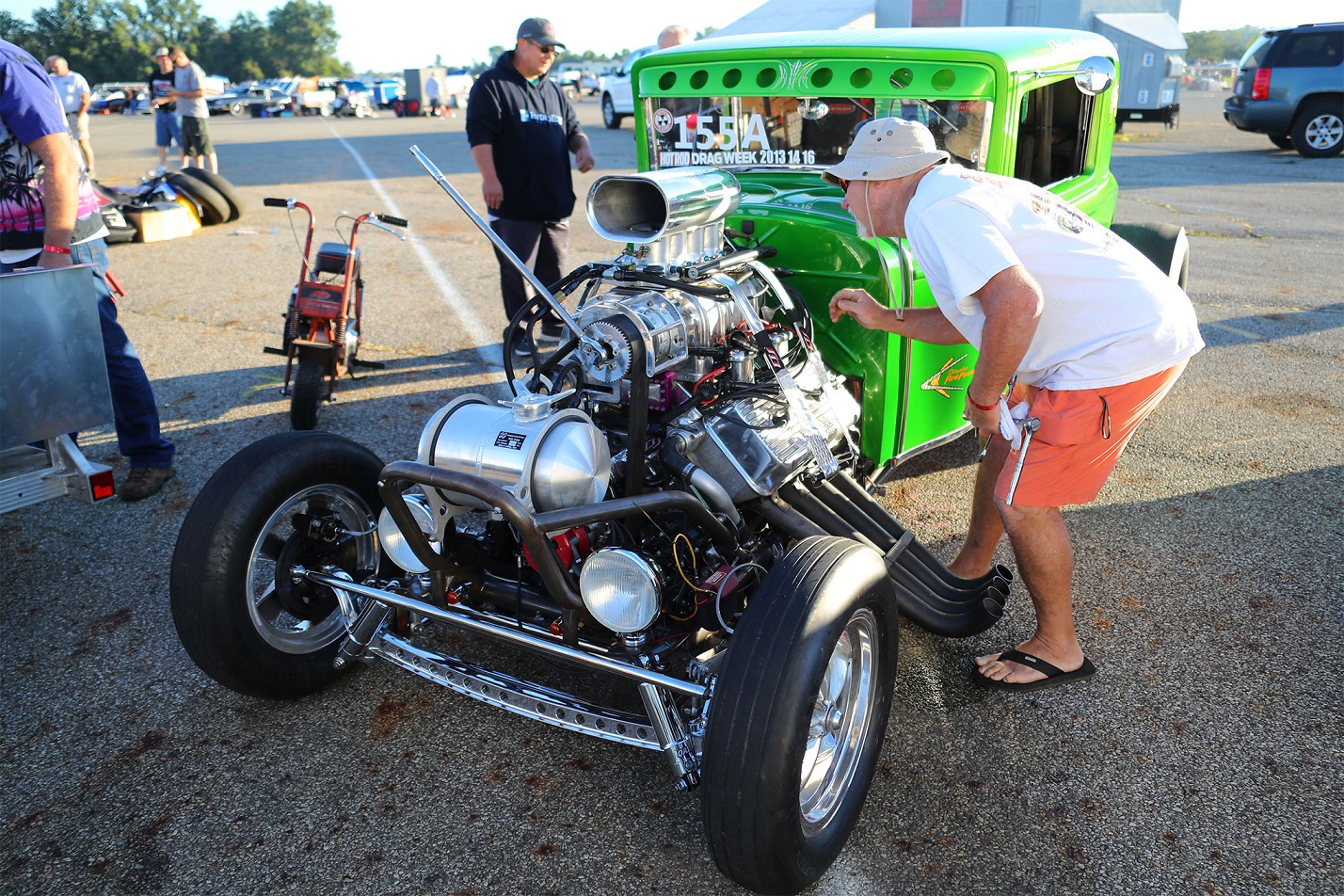 Attached picture 006-2016-drag-week-hot-rod-racing-nitro.jpg
