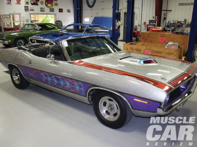 Attached picture 1970-plymouth-barracuda-metalflake-silver-paintjob.jpg