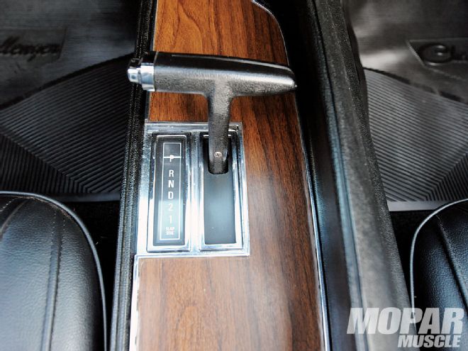 Attached picture mopp_1002_04_+1971_dodge_challenger_convertible+wood_grain_shifter.jpg