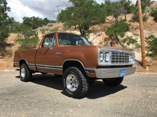 Attached picture 1978-dodge-short-bed-4x4-rust-free-low-miles-power-wagon-1.jpg