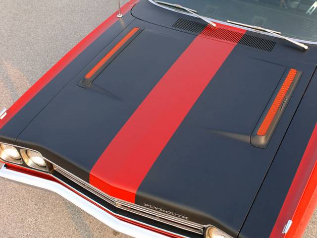 Attached picture mopp_0704_3_z+1969_plymouth_road_runner+hood.jpg