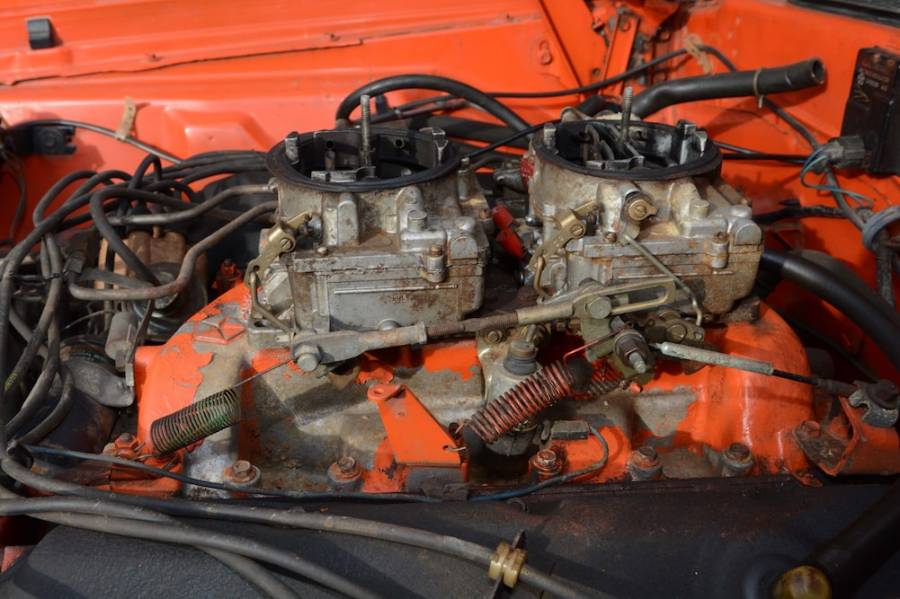 Attached picture 013-skroder-1971-plymouth-hemi-cuda-carburetors-and-linkage.jpg