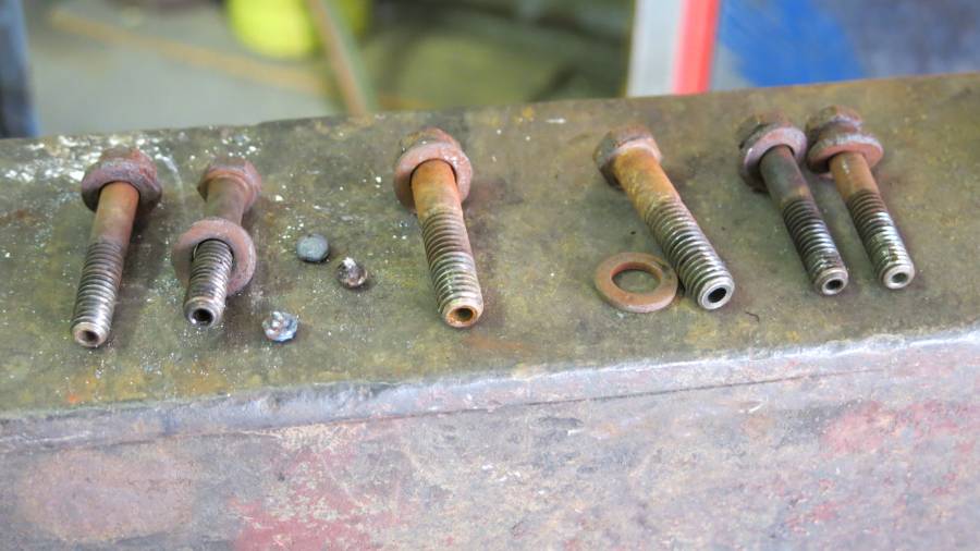 Attached picture Exhaust-Manifold-Bolts-3527.JPG