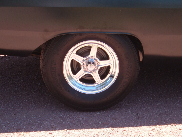 Attached picture 5306500-tire.jpg