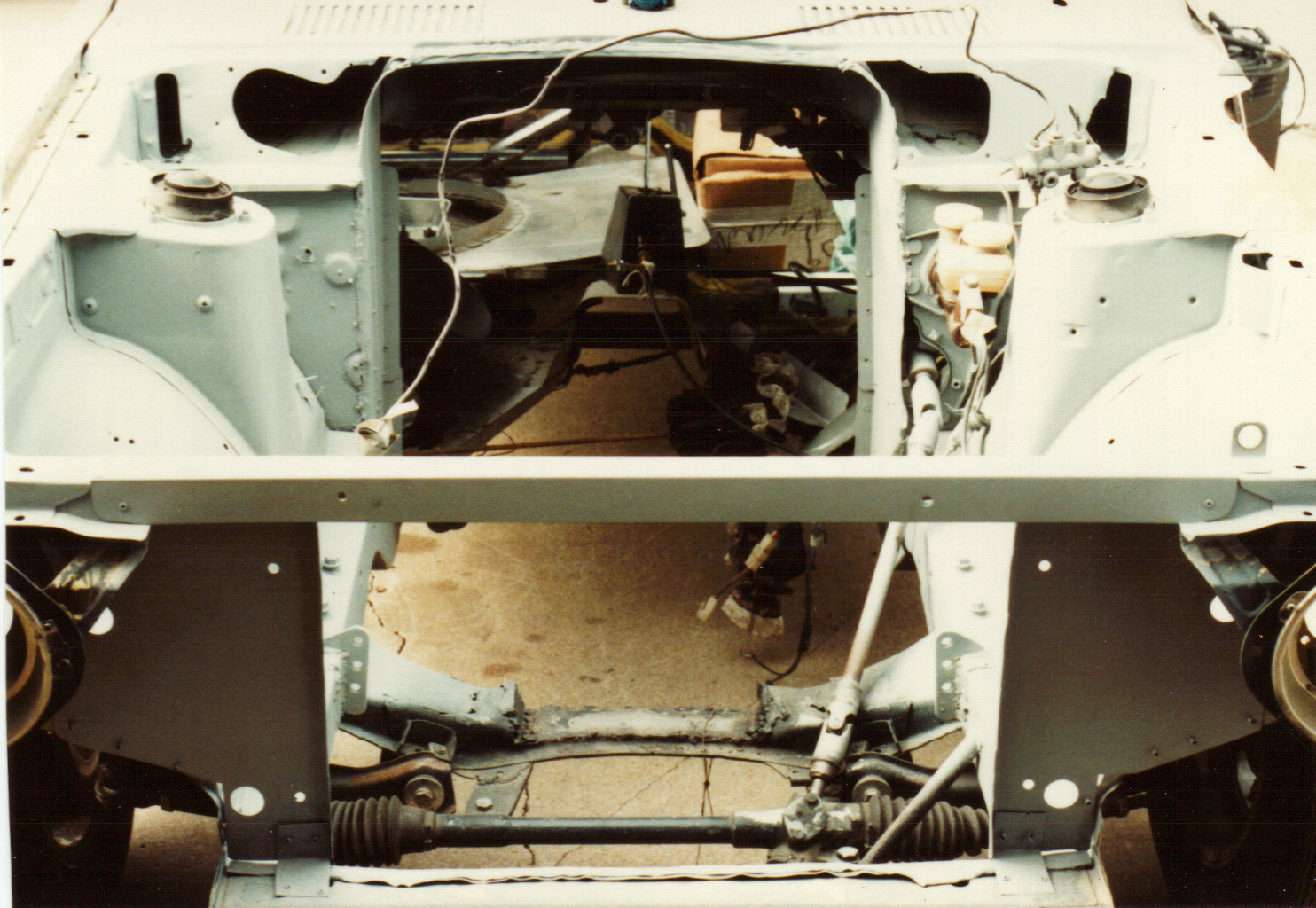 Attached picture 5755013-engine-compartment.jpg