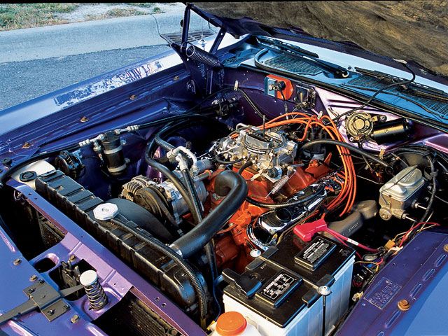 Attached picture 5926113-mopp_0608_04z+1971_dodge_challenger_rt+engine_view.jpg