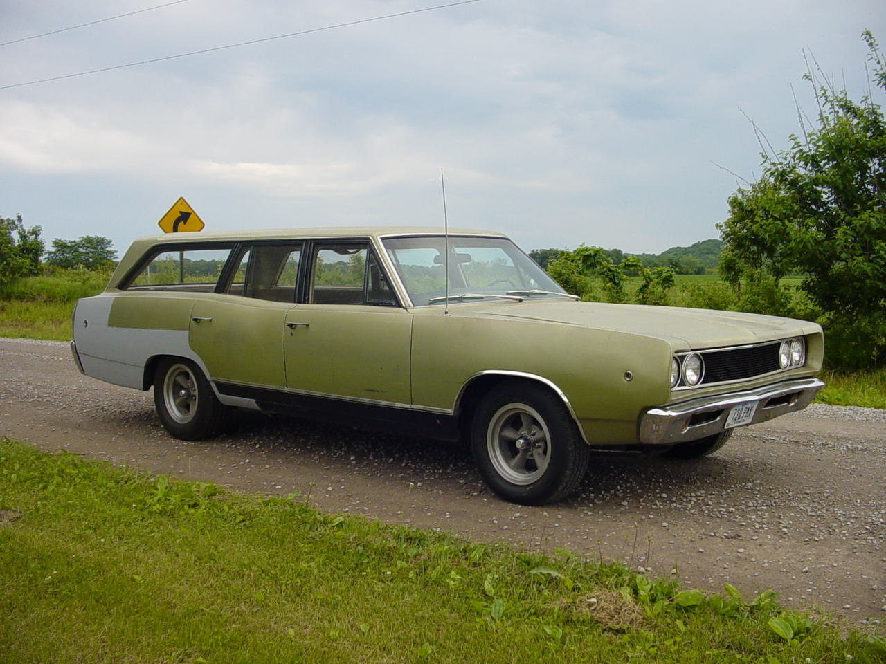 Attached picture 6026256-1968_coronet_wagon_1.jpg