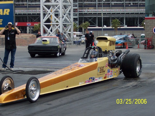 Attached picture 6031384-dragster2(640x480).jpg