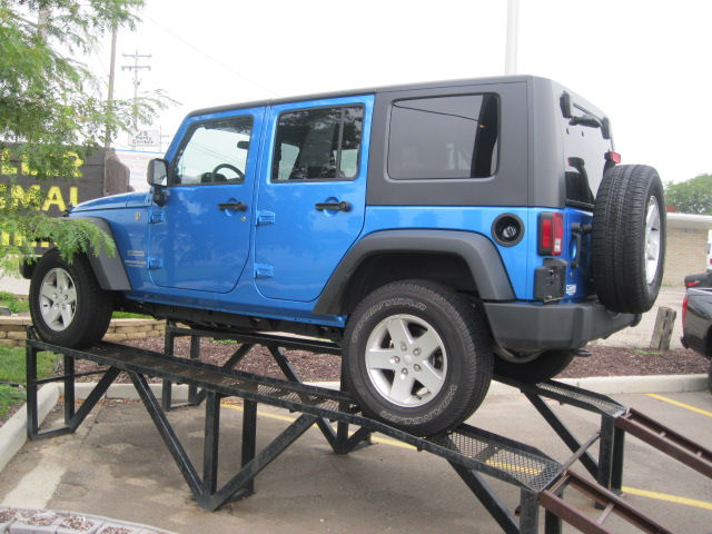 Attached picture 6161001-SurfBluePearlJeep.jpg