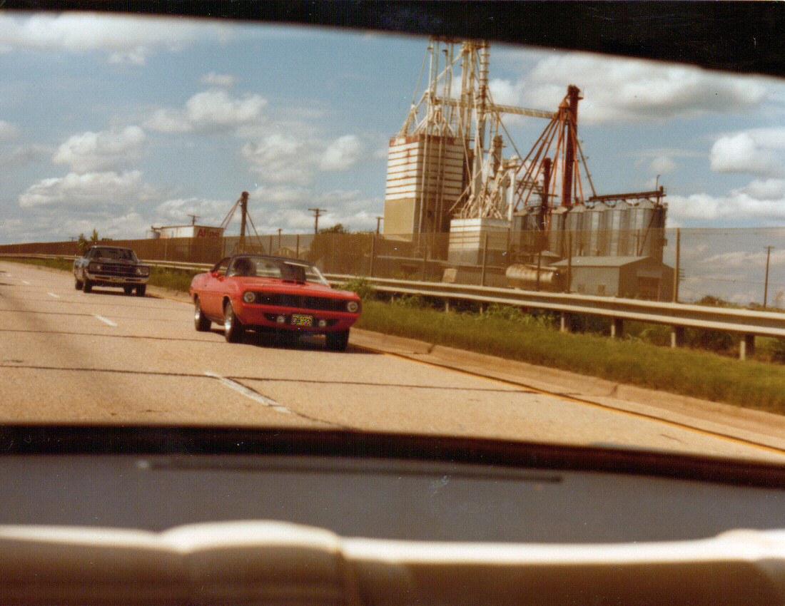 Attached picture 6177278-1970HemiCudaVs1969GTX440SixPack_2_ReturningFrom1982CCCCInStLouis_850x1100.jpg