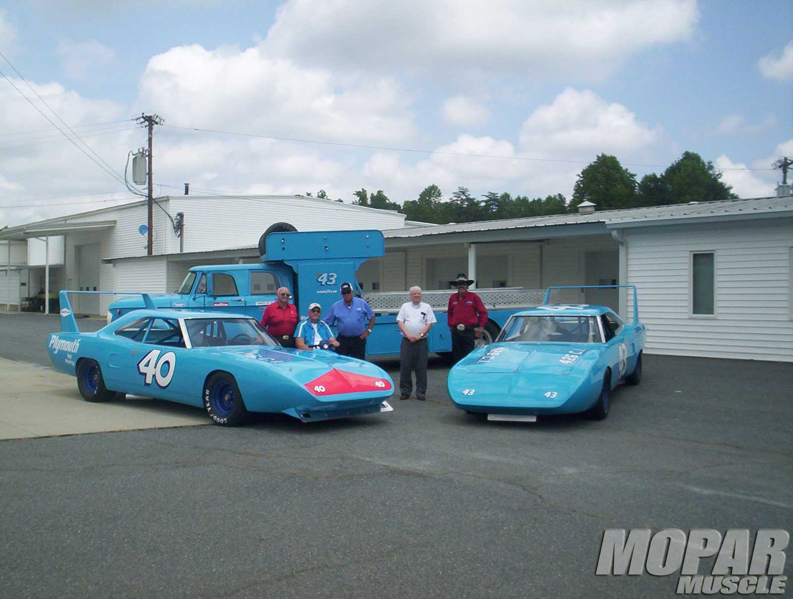Attached picture 6315902-mopp_1101_28+1970_plymouth_superbird+.jpg