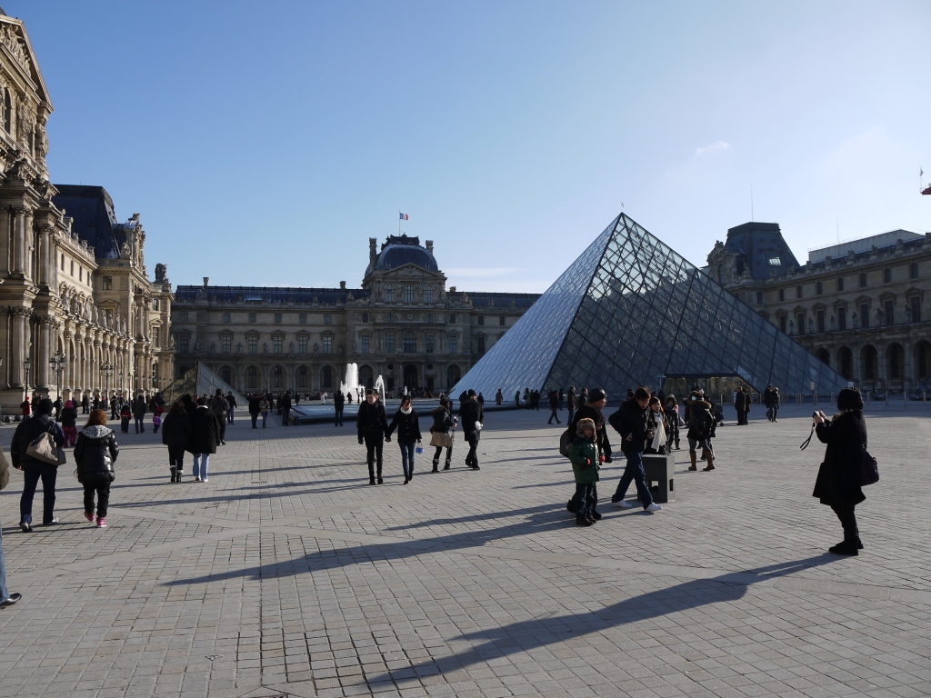 Attached picture 6388329-Louvre.jpg