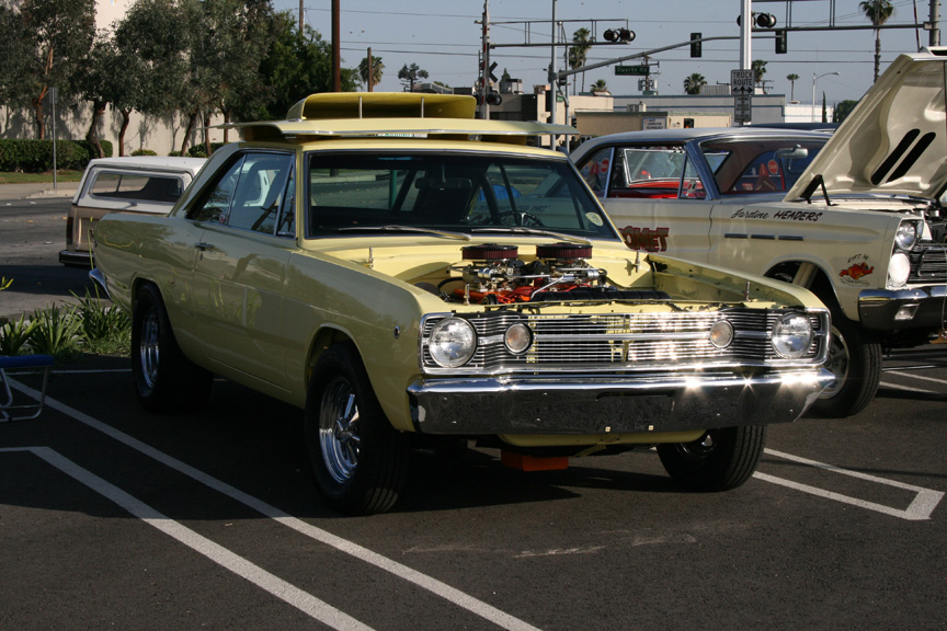 Attached picture 6470983-Yellow1968Dart.JPG