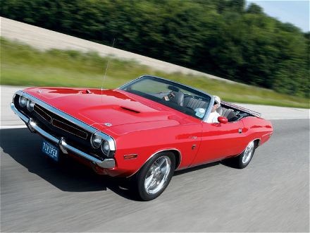 Attached picture 6640605-mopp_0602_01z+1971_dodge_challenger+front.jpg