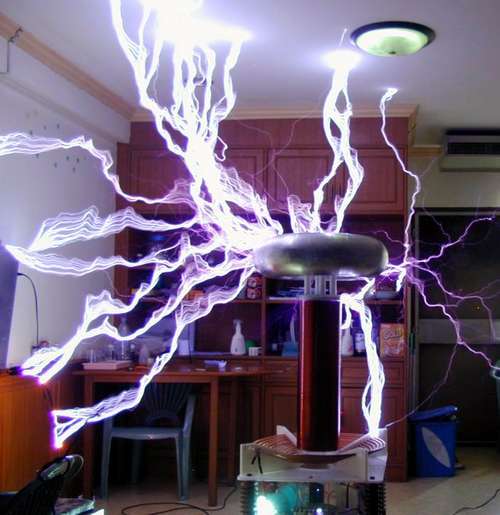 Attached picture 6667993-Tesla-coil3attheshop.jpg