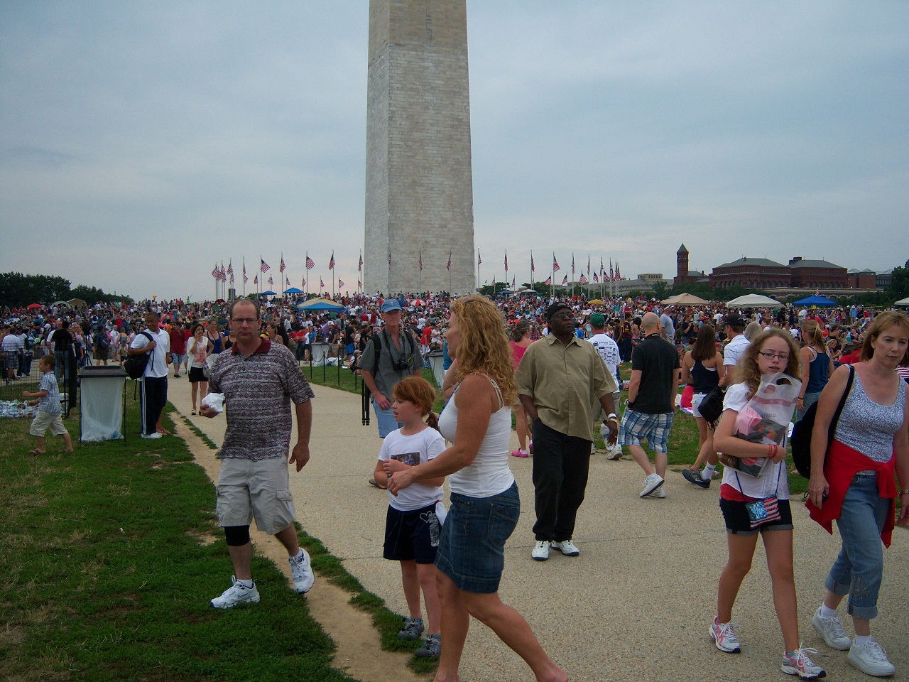 Attached picture 6714035-crowd.jpg