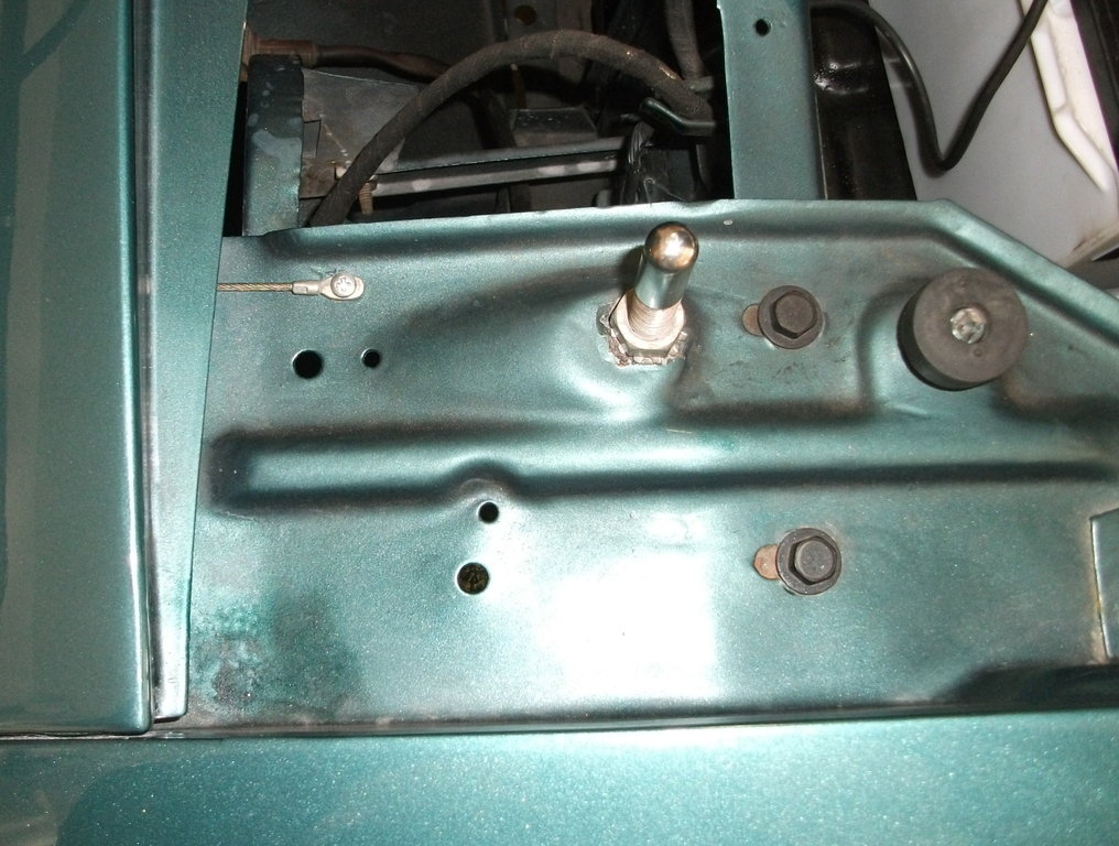 Attached picture 6823521-rsz_71_gtx_hood_pin_cable_location.jpg