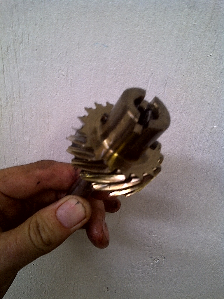 Attached picture 6841147-bronze-gear2.jpg