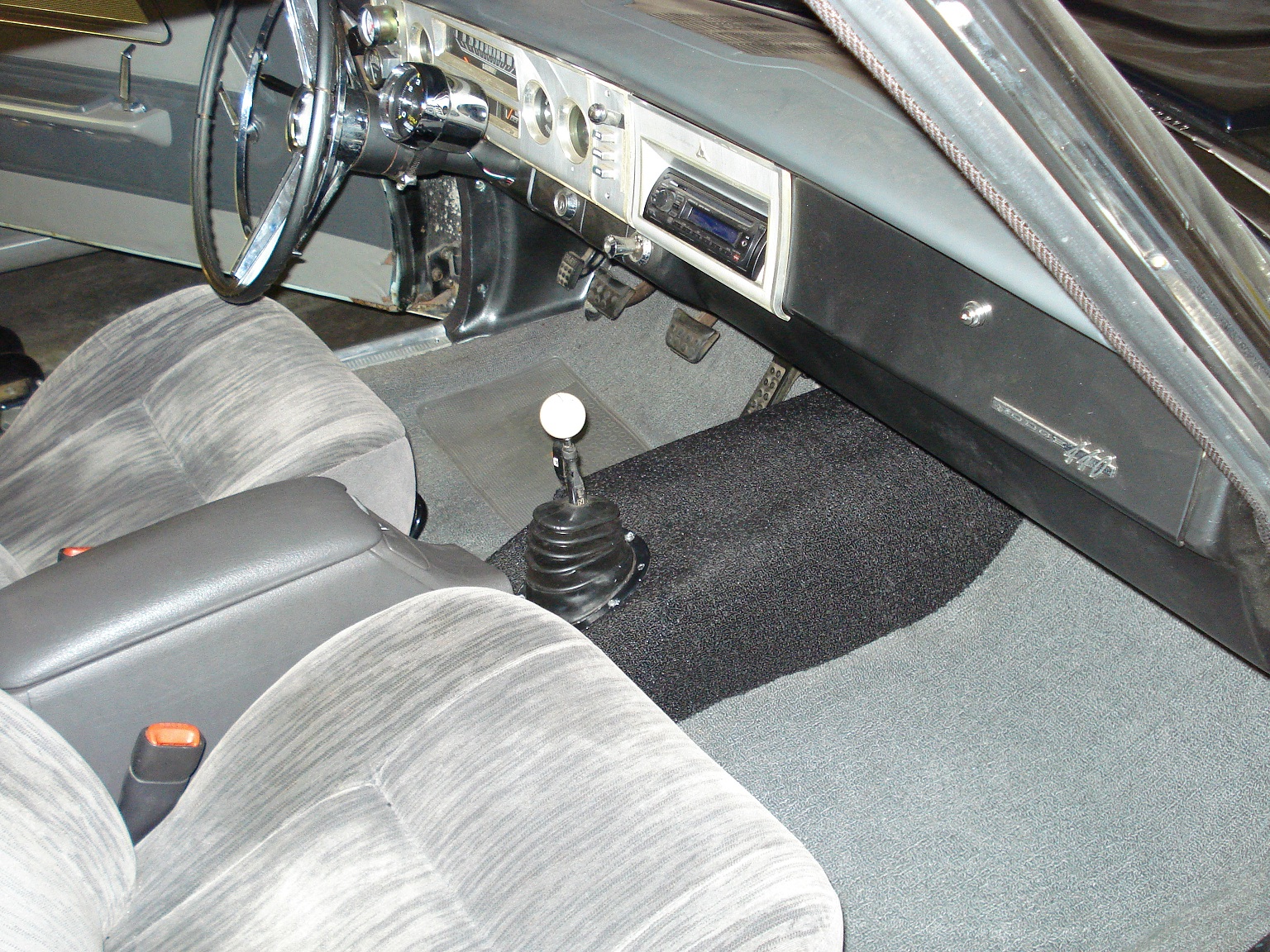 Attached picture 6954372-99-Interior.JPG