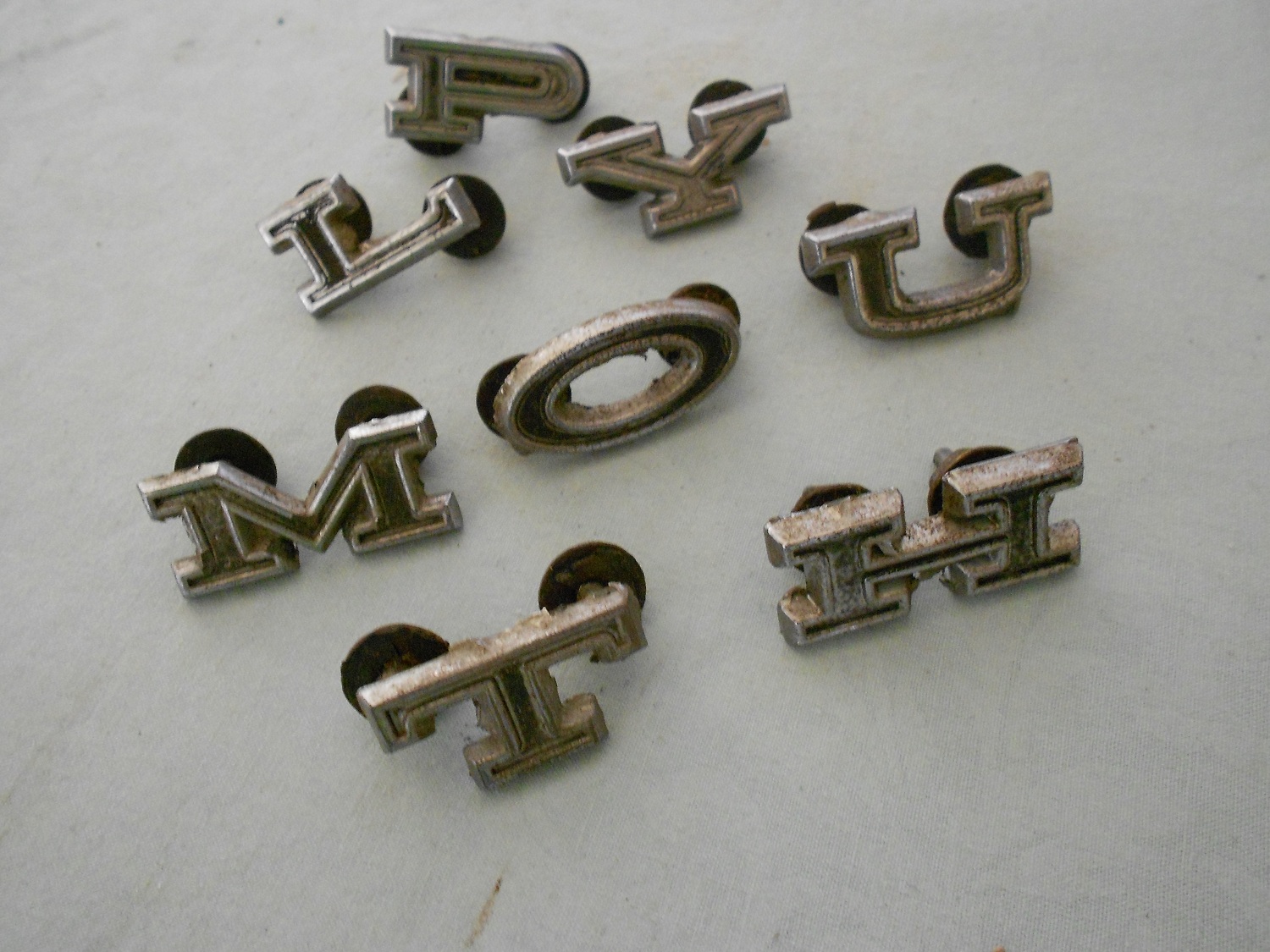 Attached picture 7255120-plymouth-70-tail-letters.jpg