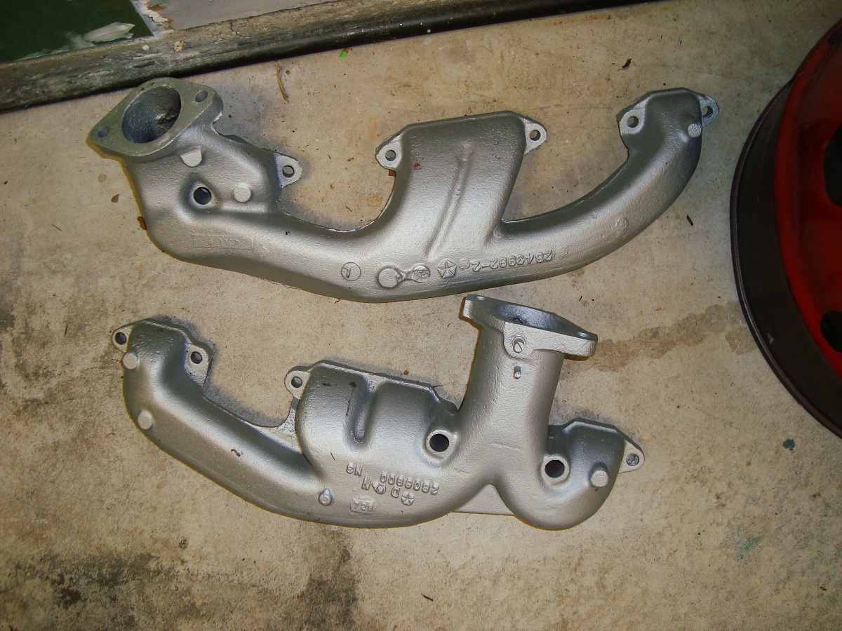 Attached picture 7331159-exhaustmanifolds.JPG