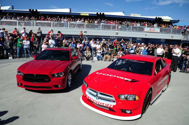Attached picture 7593629-2013-nascar-dodge-charger-sprint-cup-car-02.jpg