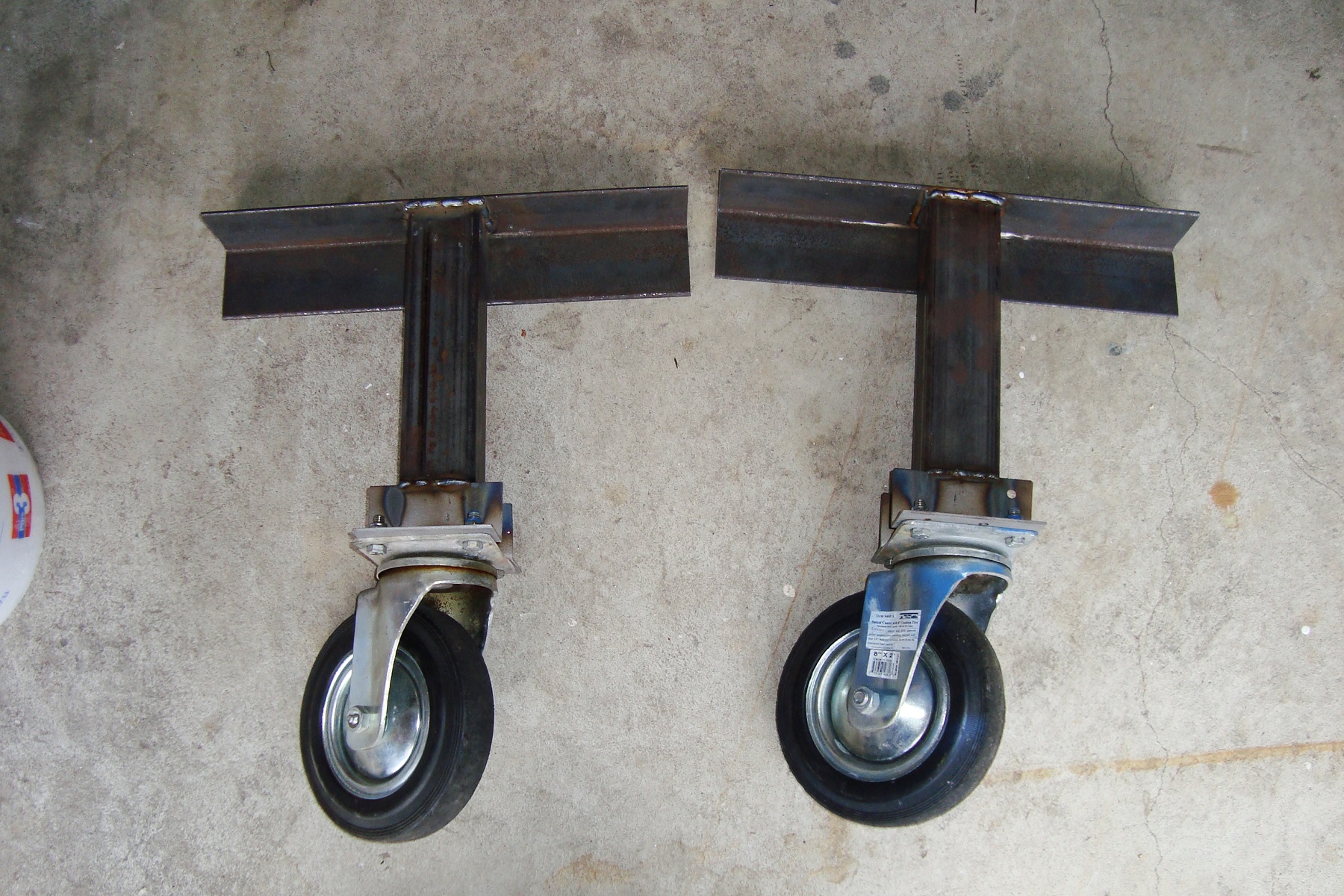 Attached picture 8131801-casters.JPG