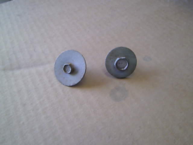 Attached picture 8238250-bolts005.JPG