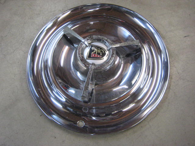 Attached picture 8430458-hubcaps013.JPG