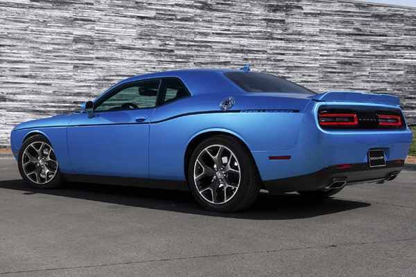 Attached picture 8434111-Dodge-Challenger-2015-Rear.jpg